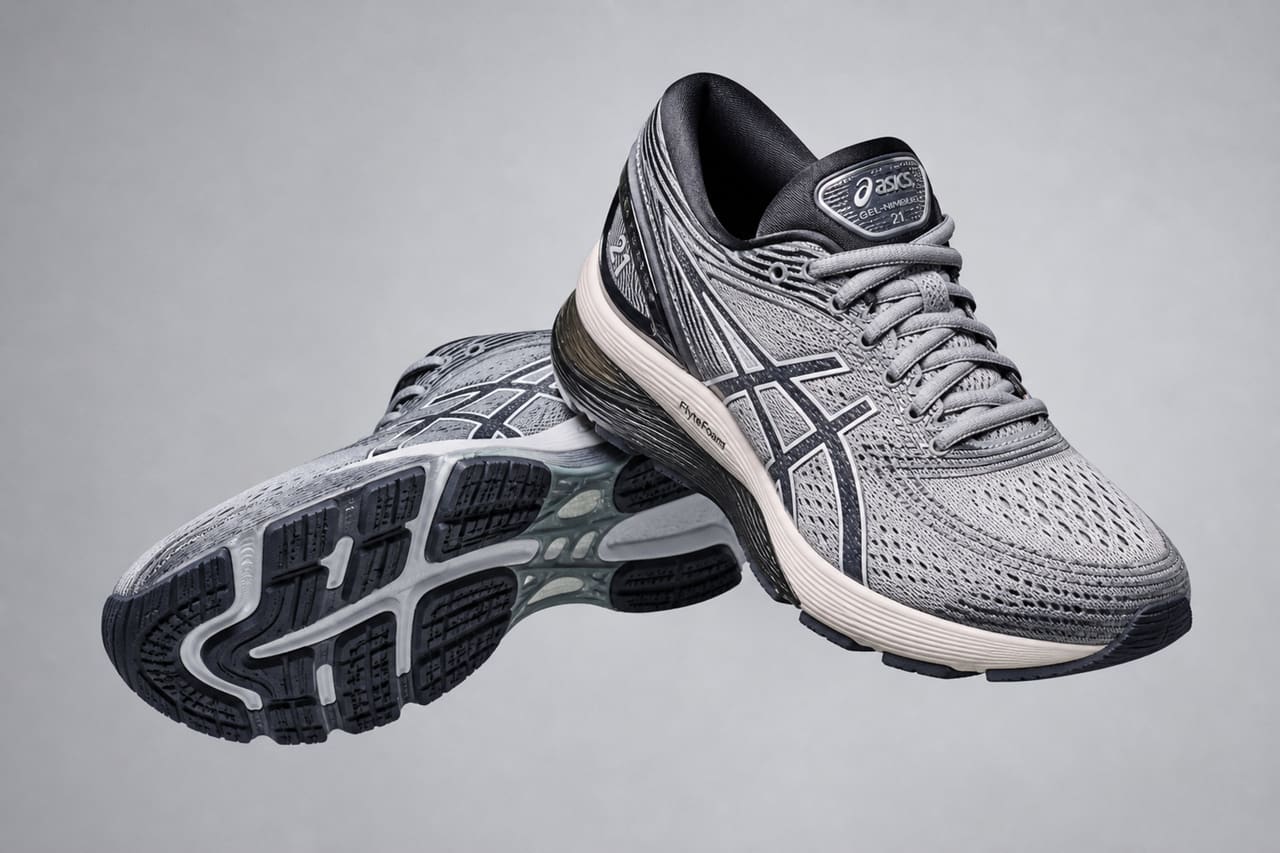 Asics Nimbus Womens 21 Running Shoes in Studio Setting